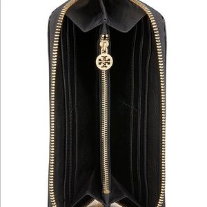 Tory Burch Bags - NWT Tory Burch patent leather zipper wallet black Tory Burch Bags - NWT Tory Burch patent leather zipper wallet black